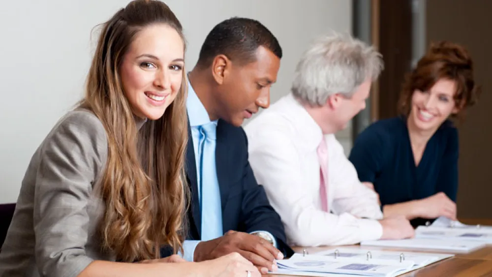 Four people in a Forsa Advies classroom